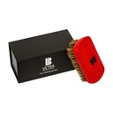 Magnetized High-end Beard Brush Set – The “Traveler” setleri demchable ayna ve boar bristle fırça içerir. "ULTIMATE BRUSH" üç set ve birden fazla renkte mevcuttur.