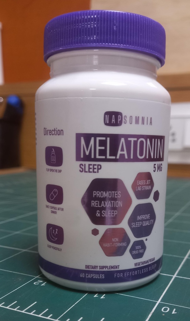 Erkekler ve kadınlar için uyumak için Melatonin w/Valerian Root Extract - Vegan Melatonin Capsules - Yetişkinler için Uyku Yardımı - Deep Sleep Supplements to Ease Jet Lag Strain (5 Mg)