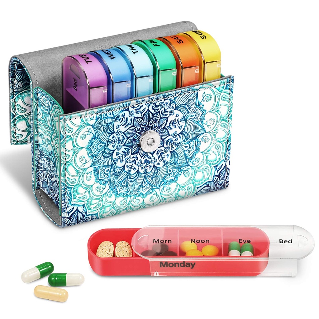 FINPAC Weekly Pill Organizers 4 φορές την ημέρα, Slide Open PU Δερμάτινη περίπτωση Ταξίδι χάπια Vitamin Ιατρική υπενθύμιση και Planner με την κάρτα όνομα για το πρωί