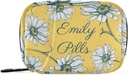Özel Pill Box 7 Günlük Pill Case Bag Daisy Çiçekler Kişiselleştirilmiş Ad Seyahat Pill Organize Bag with Rolls Portable Weekly Case Compact Boyut for Vitamin Supplement Sahibi