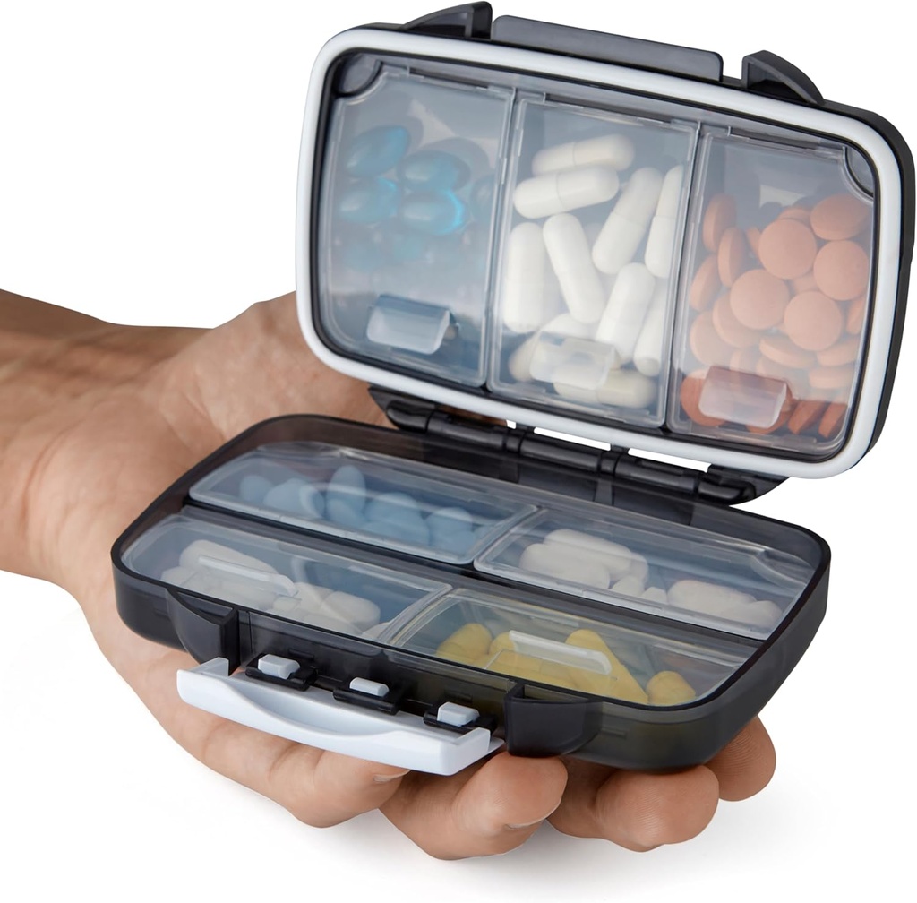 Travel Pill Organizer - Moisture Proof Φορητός κάτοχος βιταμινών με 7 διαμερίσματα, Compact Case Συμπληρωματικό για Puzzle Essential Medicine Kit fot Ταξιδεύοντας Pocket Pharmacy με ετικέτες, Μαύρο