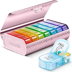 Zannaki Metal XL Haftalık Pill Organizer 2 Zaman Bir Gün, Büyük Seyahat Günlük Pill Box 7 Gün, Portatif Hafta İki Pill Sahibi Konteyner, AM PM Pill Case for Medicine Vitamin Drug Supplement, Pink Pill Case for Medicine Vitamin Drug Supplement, Pink
