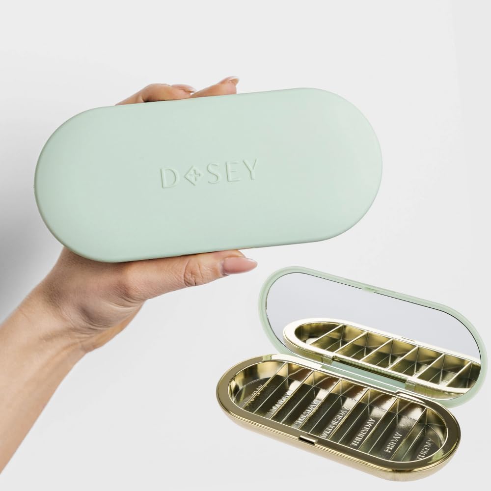 Dosey 7 Day Pill Compact Travel Pill Organizer - 7 Pill Case with 7 Pill Karşılaştırmalar Tıp Depolama ve Koruma - Şık & Zarif İlaç Organizelı Ayna, Sage