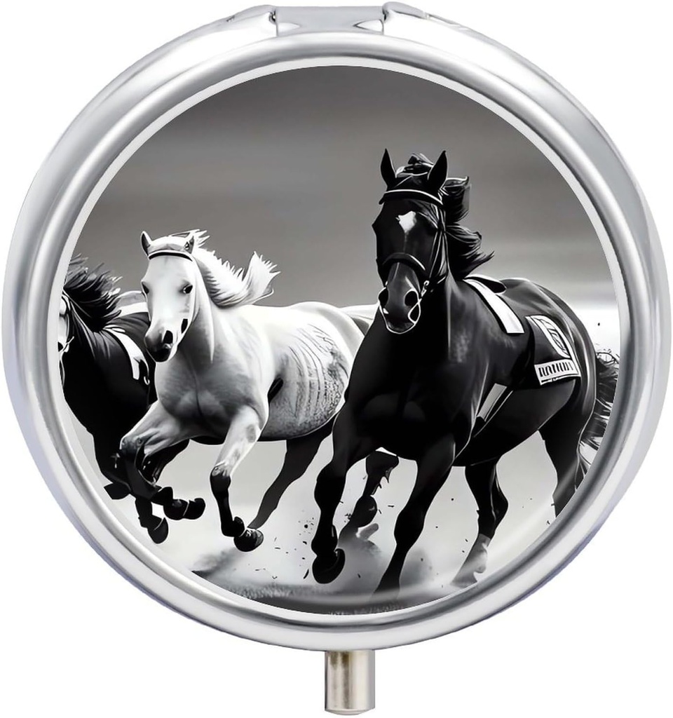 Black ve White Horses Run Pill Case 3tment Portable Pill Box Daily Round Pill Organizer For Pocket Purse Günlük Tıp Konteyneri Vitaminler Balık Yağ Seyahat Hediyeleri Tutmak için Hazırlanacak